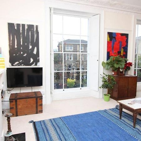 Stunning Arty Apartment In The Heart Of Clifton Bristol Bagian luar foto