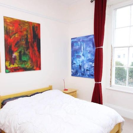 Stunning Arty Apartment In The Heart Of Clifton Bristol Bagian luar foto