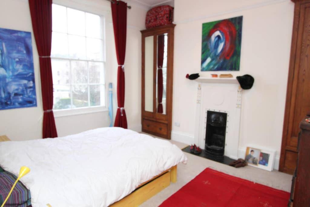 Stunning Arty Apartment In The Heart Of Clifton Bristol Bagian luar foto