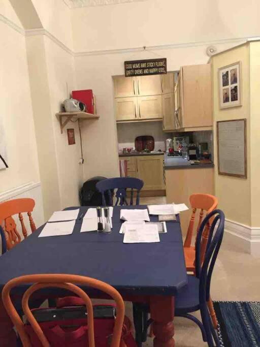 Stunning Arty Apartment In The Heart Of Clifton Bristol Bagian luar foto