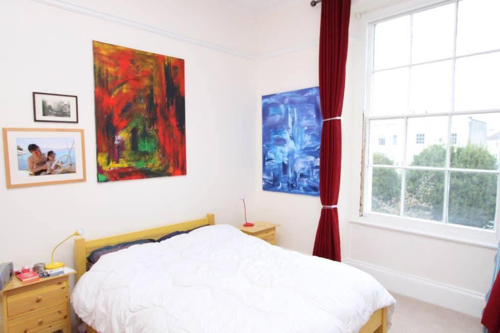 Stunning Arty Apartment In The Heart Of Clifton Bristol Bagian luar foto