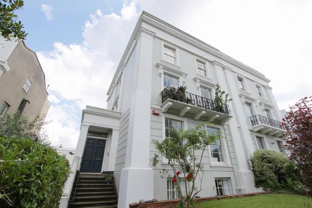Stunning Arty Apartment In The Heart Of Clifton Bristol Bagian luar foto