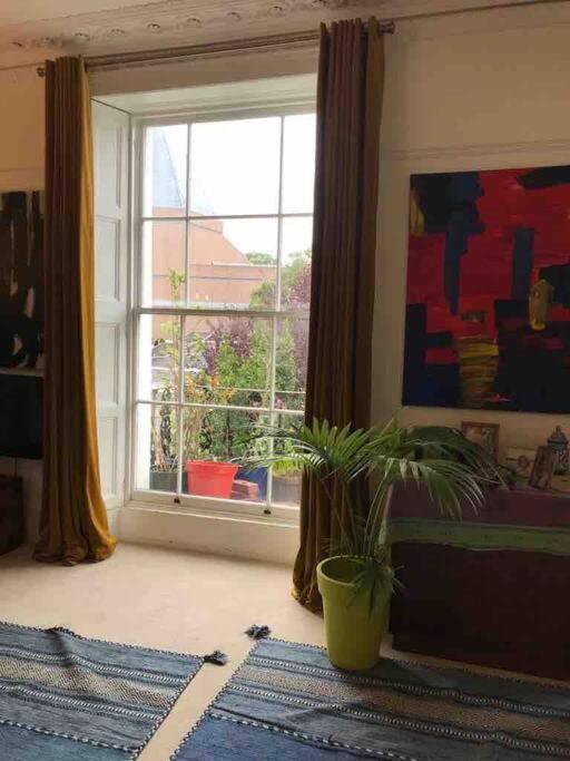 Stunning Arty Apartment In The Heart Of Clifton Bristol Bagian luar foto